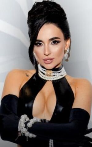 Анна Трінчер